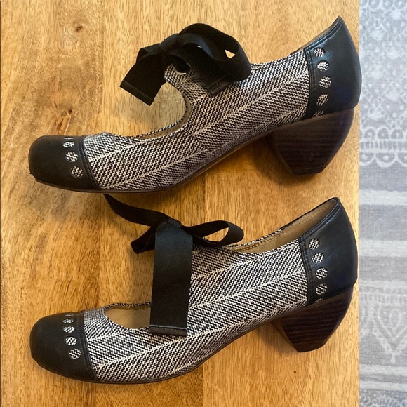 Anthropologie All Black Tweed Bow Heels - Picture 3 of 5